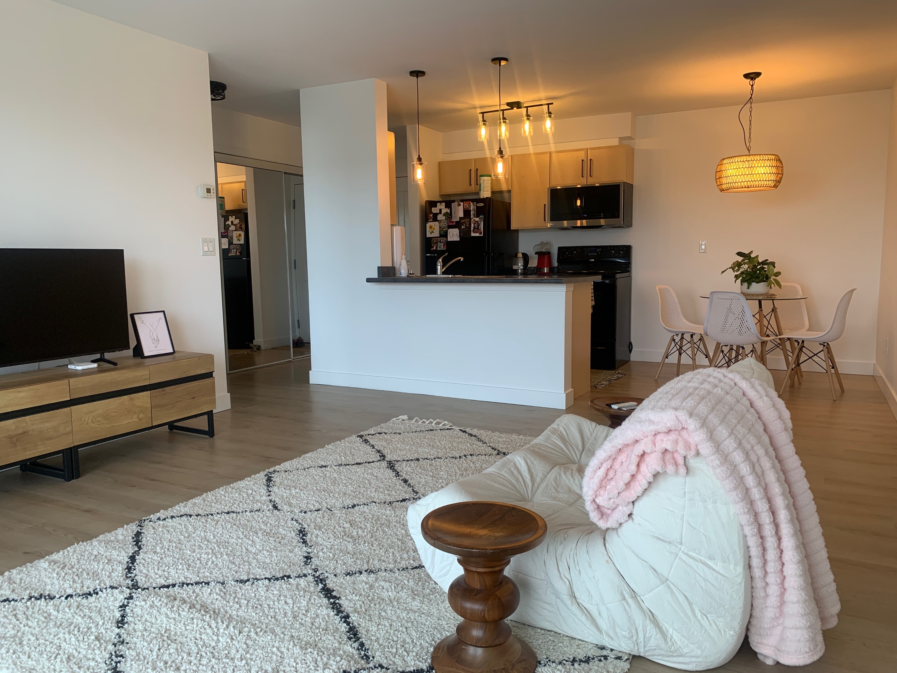 #404, 9120 96 Avenue - 1