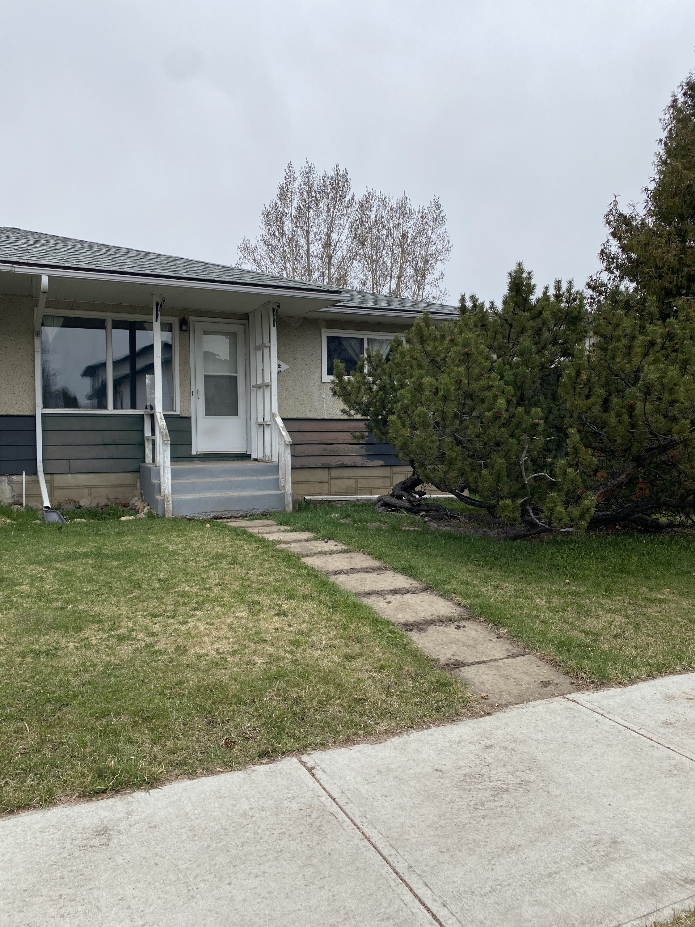 9932-86 Park Ave